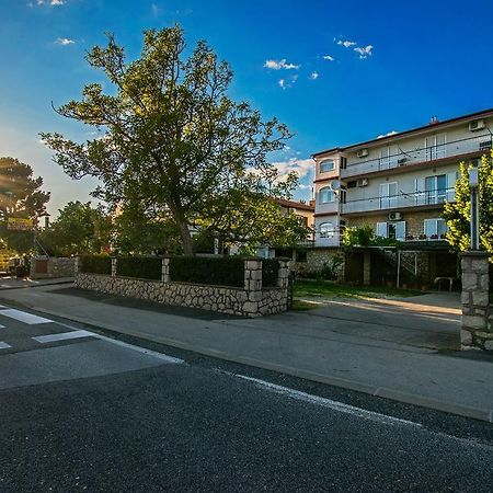 Diana Rooms And Apartments Стариград-Пакленица Экстерьер фото