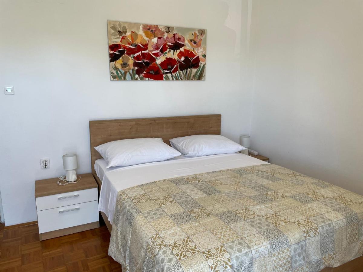 Diana Rooms And Apartments Стариград-Пакленица Экстерьер фото