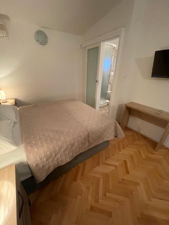 Diana Rooms And Apartments Стариград-Пакленица Экстерьер фото