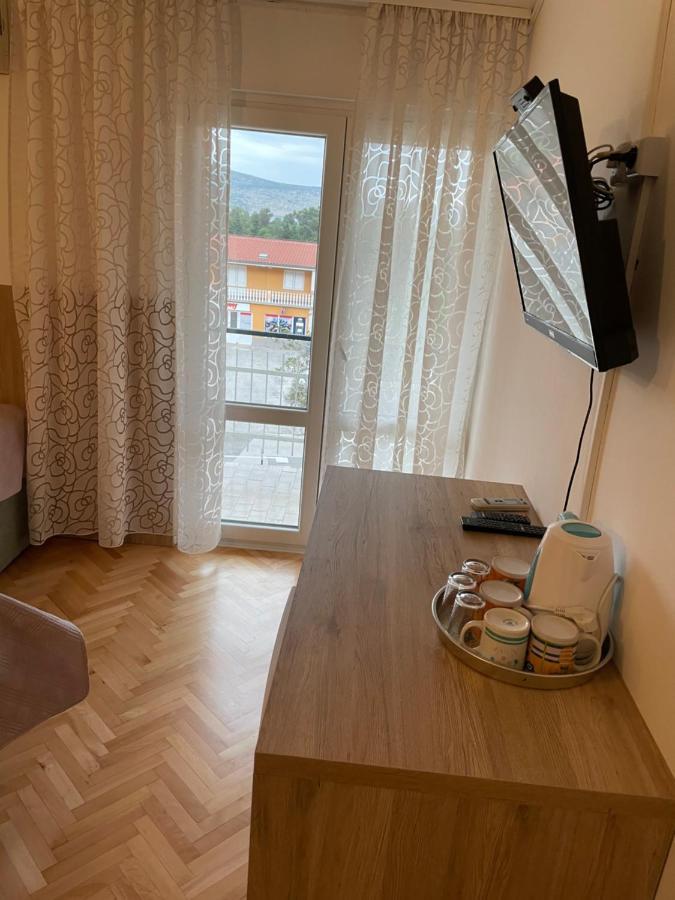 Diana Rooms And Apartments Стариград-Пакленица Экстерьер фото