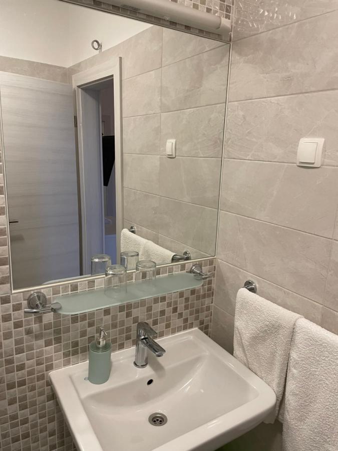 Diana Rooms And Apartments Стариград-Пакленица Экстерьер фото
