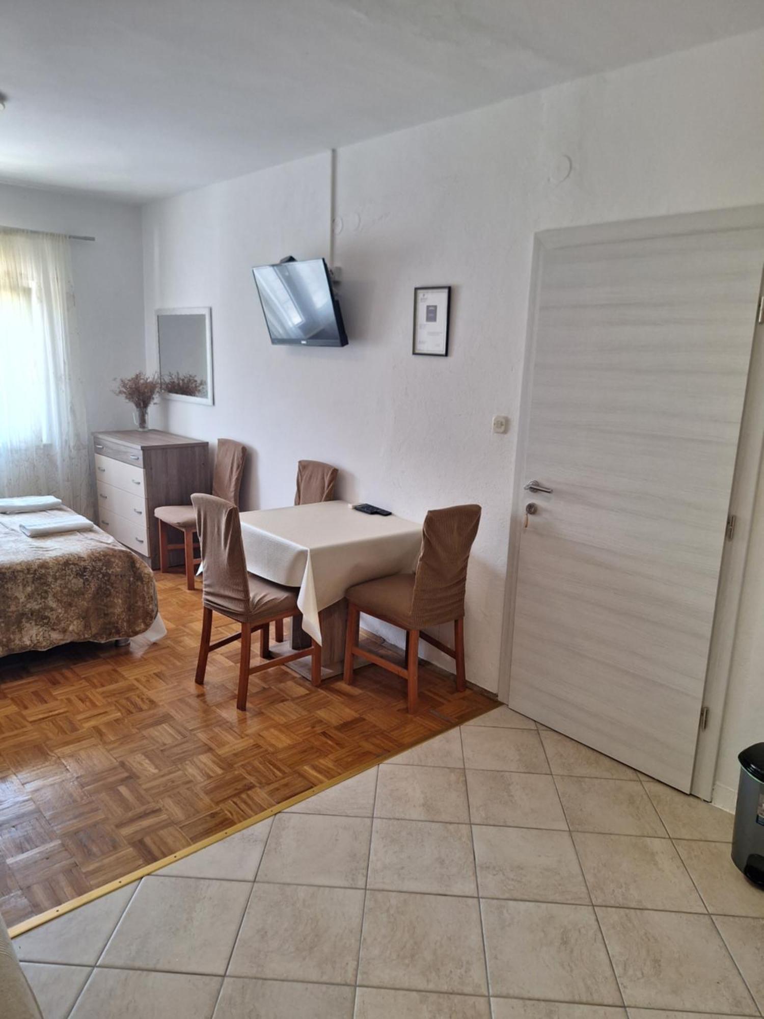 Diana Rooms And Apartments Стариград-Пакленица Экстерьер фото