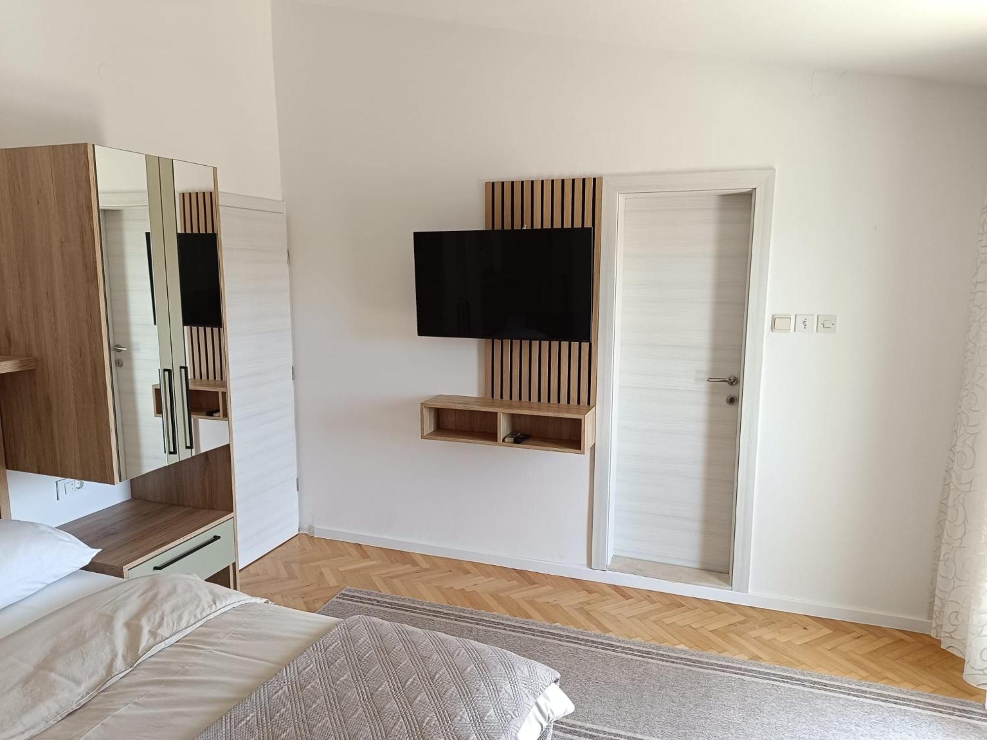Diana Rooms And Apartments Стариград-Пакленица Экстерьер фото