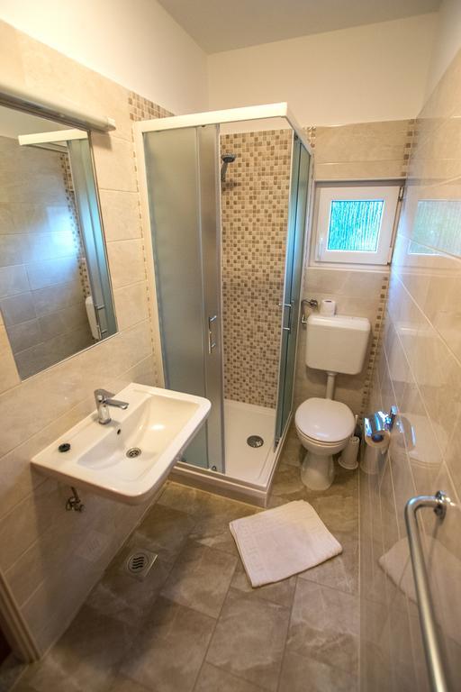 Diana Rooms And Apartments Стариград-Пакленица Экстерьер фото